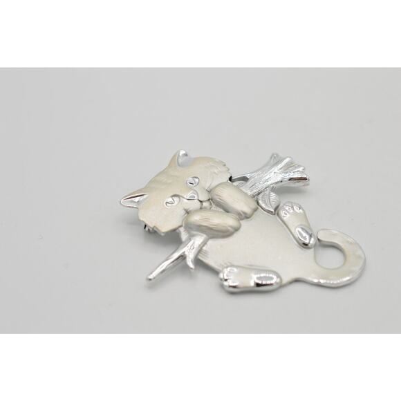 AJC Vintage Cat Pin Brooch Brushed Silver Cute Hanging Tree Branch Signed Bin8 - Picture 4 of 10